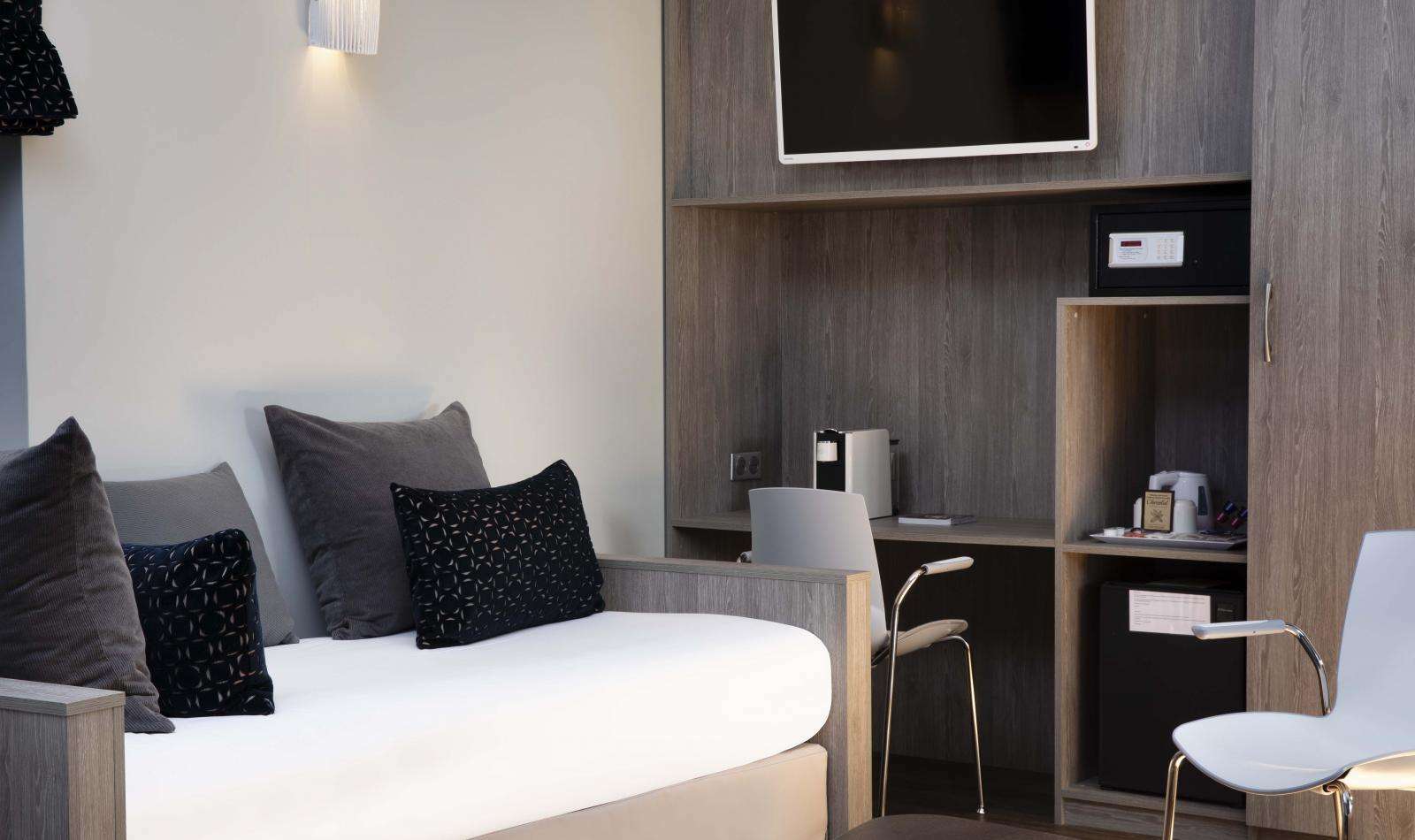Hotel Country Club Yvré-lʼÉvêque Habitación foto