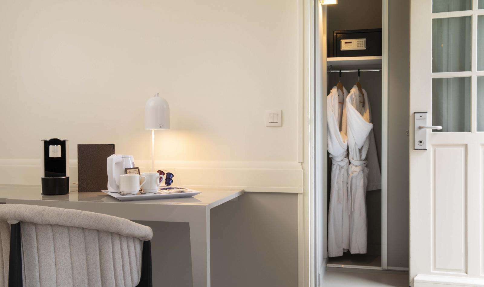 Hotel Country Club Yvré-lʼÉvêque Habitación foto